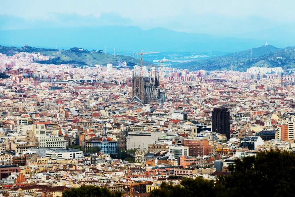 ©unsplash/arturo martinez - Direktflug von Stuttgart nach Barcelona bereits ab 71 Euro für Hin- und Rückflug. Wer Gepäck benötigt, zahlt nur 158 Euro inklusive 20 kg Aufgabegepäck. Passend dazu gibt es ein gut bewertetes Hotel in zentraler Lage. Jetzt unseren neuen Catch of the Day entdecken!