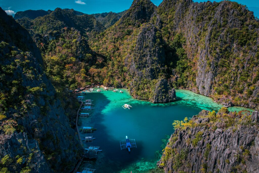 Meine Route für vier Wochen Philippinen: Manila → Coron → El Nido → Bohol/Panglao → Cebu → Siargao → Cebu. ©unsplash/Sean Yoro