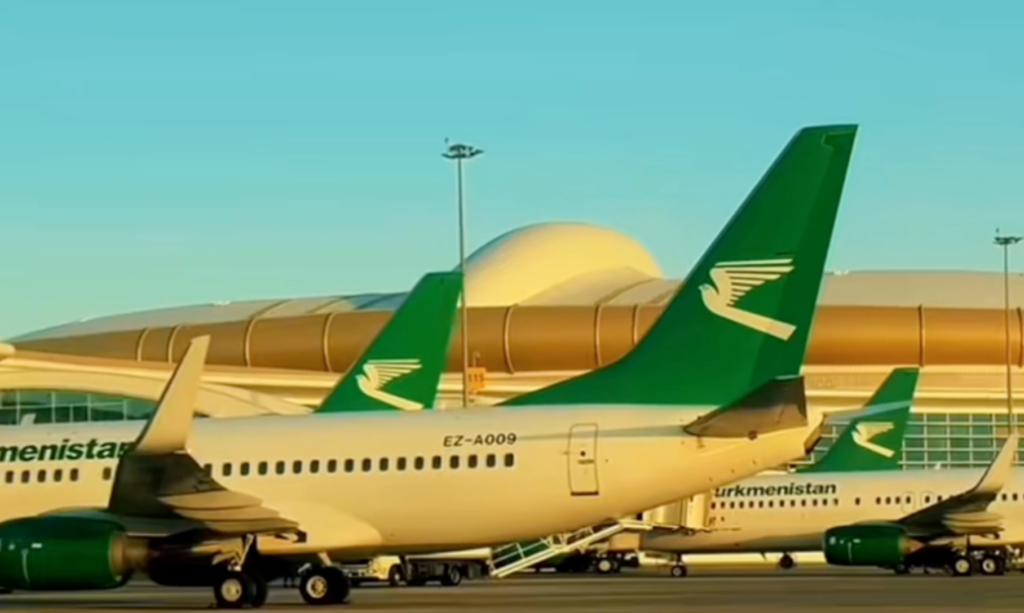 Turkmenistan-Airlines-Flugzeuge am Flughafen